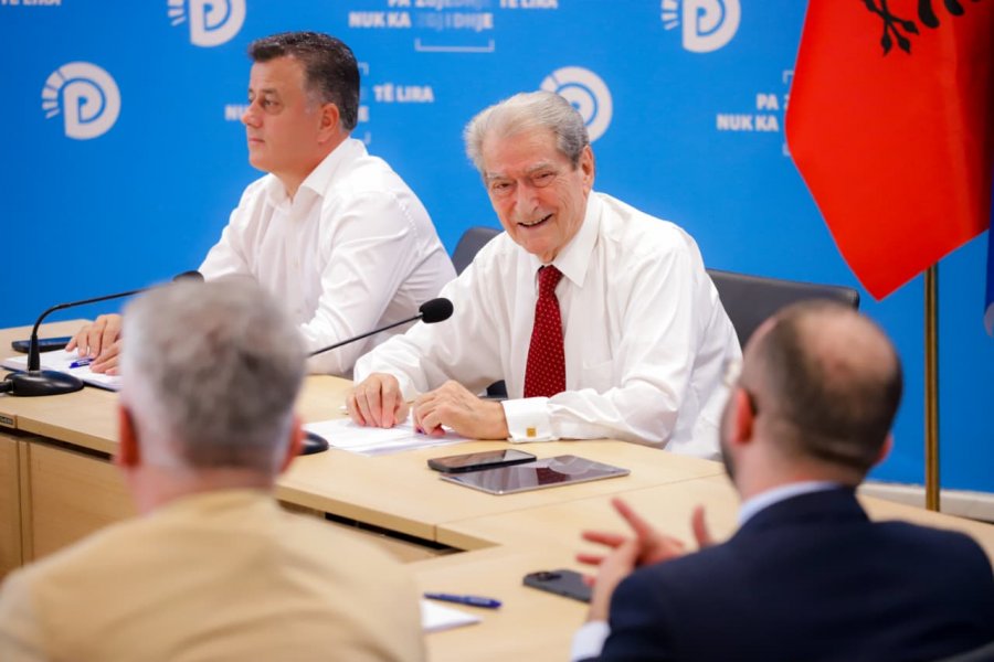 Berisha: Rama në rreth të kuq si Maduro! Sot i vuri kryqin NATO-s, është në hall si drejtues i karteleve të drogës