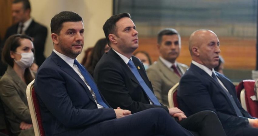 Pezullimi i Dialogut Strategjik, Ambasada e ShBA’së i mbledh Krasniqin, Abdixhikun dhe Haradinajn në Dragodan