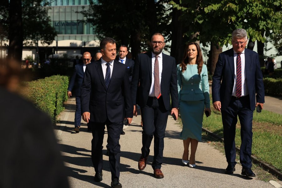 'Diella është Linda Rama', Bardhi i kundërpërgjigjet Ramës: Pyete për fondet e AKSHI-it 
