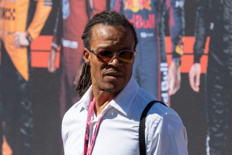 Edgar Davids, viktimë e një mashtrimi, mikesha e tij i vodhi 37 vepra arti, e zbuloi rastësisht në Instagram