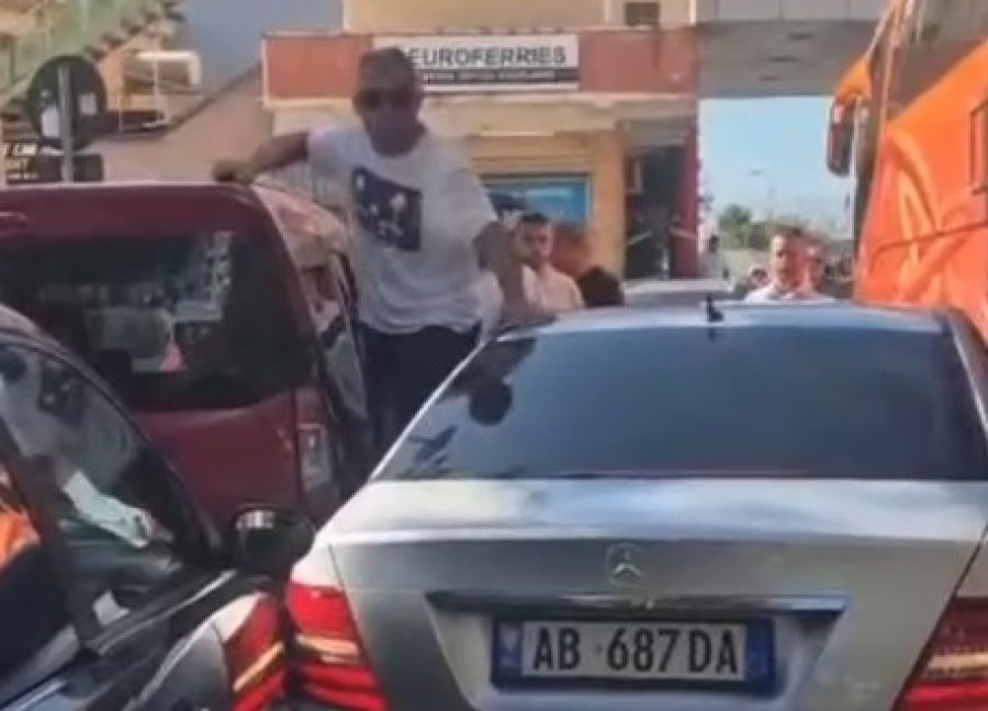 Aksident pranë portit të Vlorës, përfshihen tre automjete, nuk ka persona të lënduar