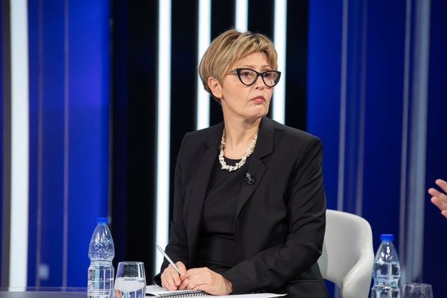 Beqiraj ironizon Ramën: Kryeministri krijon varësi nga Diella! Ajo vendos për ministrat