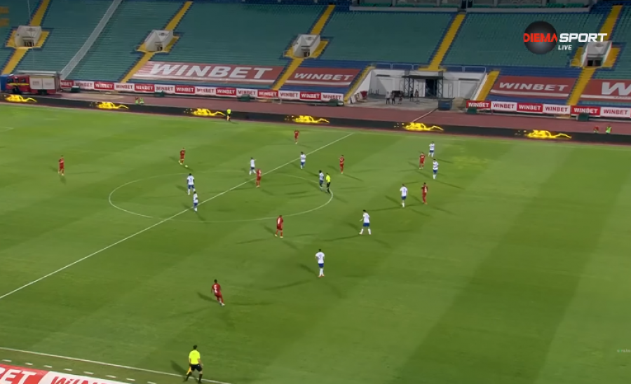 VIDEO/ Mbrojtësi shqiptar i mrekullon të gjithë, shënon këtë gol të ‘çmendur’ nga mesfusha