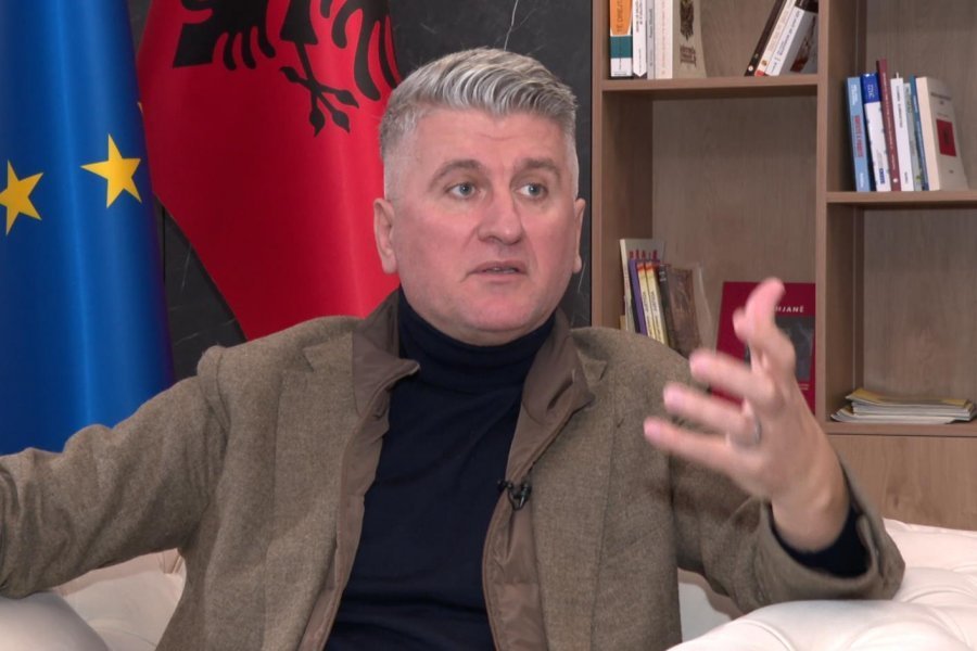 ‘PS sot është një brez pa identitet’/ Gjekmarkaj: Diella, ekzibicionizëm i Ramës si çorapet e kuqe dikur