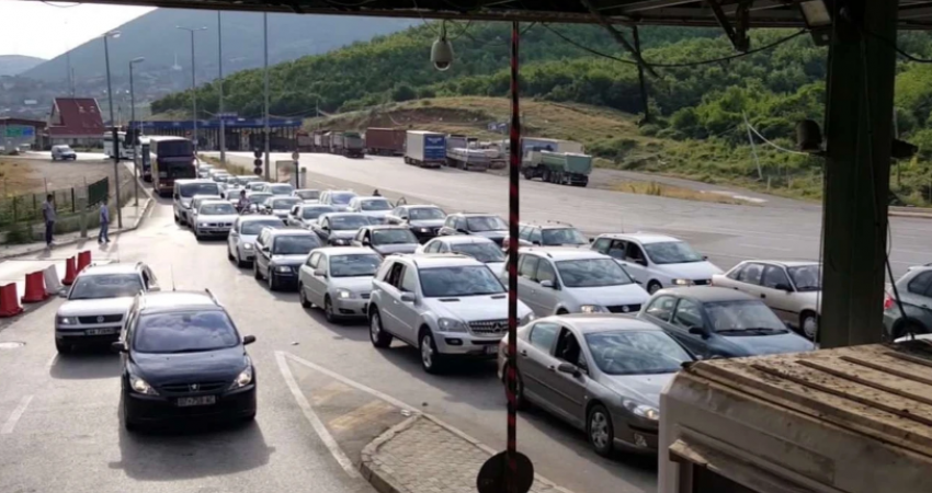 Rreth 20 mijë qytetarë të Kosovës mësynë bregdetin vetëm të shtunën