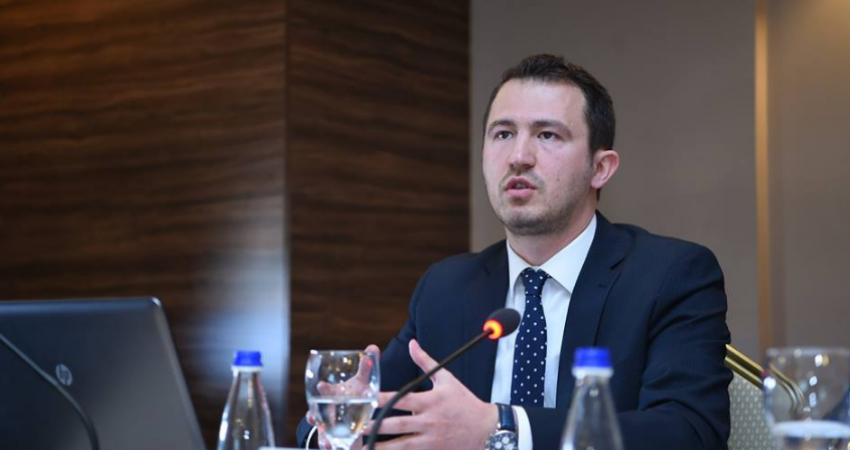 Krasniqi: Kriza politike është e qëllimshme, sulmet ndaj Kushtetueses janë të rrezikshme