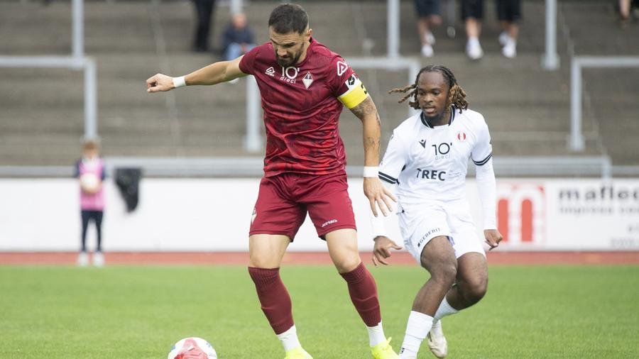 Trajneri i jep shiritin e kapitenit, Armando Sadiku ia ‘shpërblen' me gol