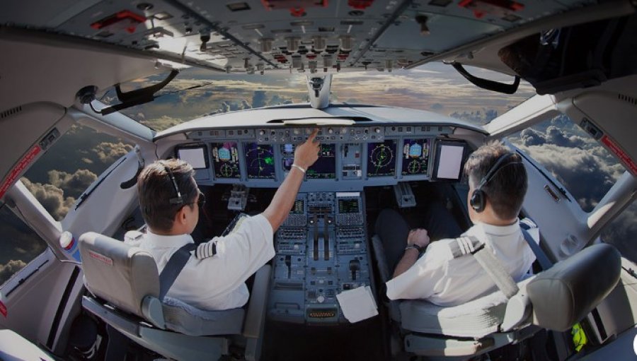 Pagat e pilotëve në të gjithë Evropën: Sa fitojnë ata?