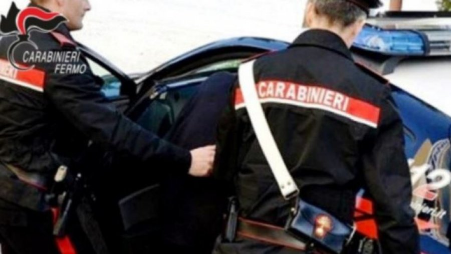 'Kujtova se ishte agjent policie!' Shqiptari i akuzuar për tentativë vrasjeje thyen masën e arrestit shtëpiak dhe bën për spital 22-vjeçarin pas keqkuptimit 