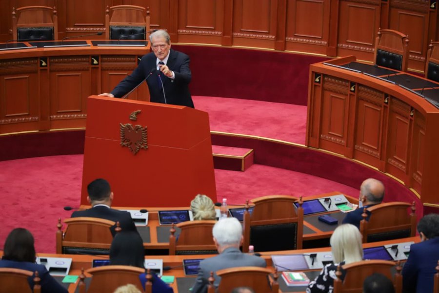 Berisha: Çfarë jeni ju? Mandatet tuaja buruan nga miliardat e krimit, nga censura dhe nga terroristët elektoralë