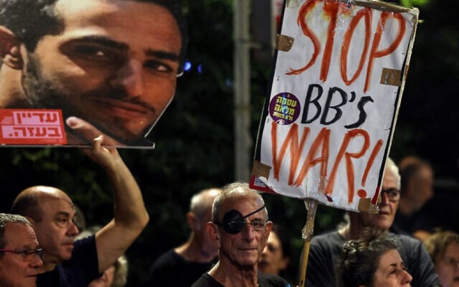 Mijëra izraelitë mësyjnë drejt shtëpisë së Netanyahut, rritet frika për pengjet pas ofensivës në Gaza