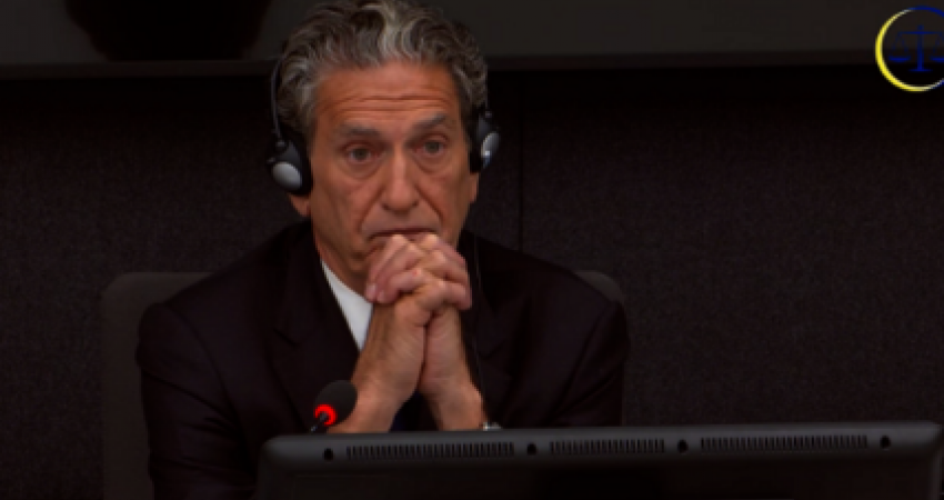 Ish-ndihmës sekretari amerikan i shtetit, James Rubin e vazhdon edhe sot dëshminë e tij në Hagë