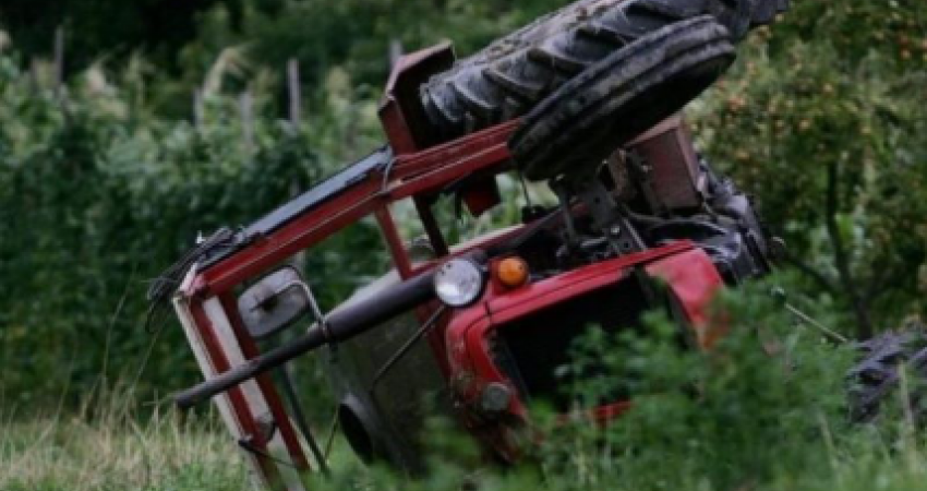 Rast tragjik në Shtime: U rrokullis dhe e zuri traktori derisa po punonte, vdes një person
