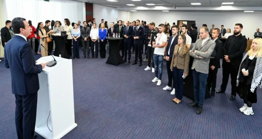 Kurti mirëpret të rinjtë rajonalë për dialog dhe bashkëpunim për të ardhmen