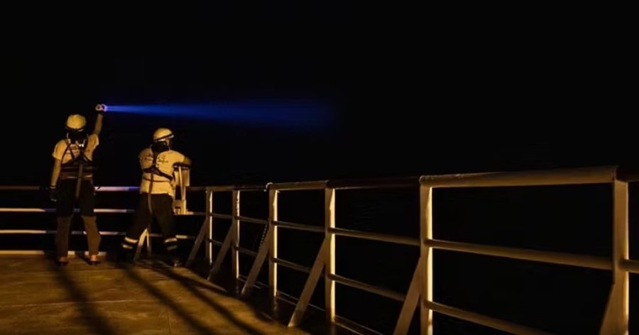 Tragjedi pranë brigjeve të Libisë/ 50 refugjatë humbin jetën, varka u përfshi nga flakët 