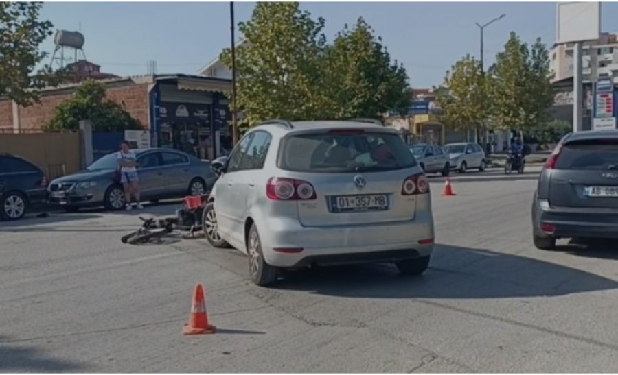 Aksident në Lushnjë/ Përfundon në spital motoçiklisti, përplaset me një mjet