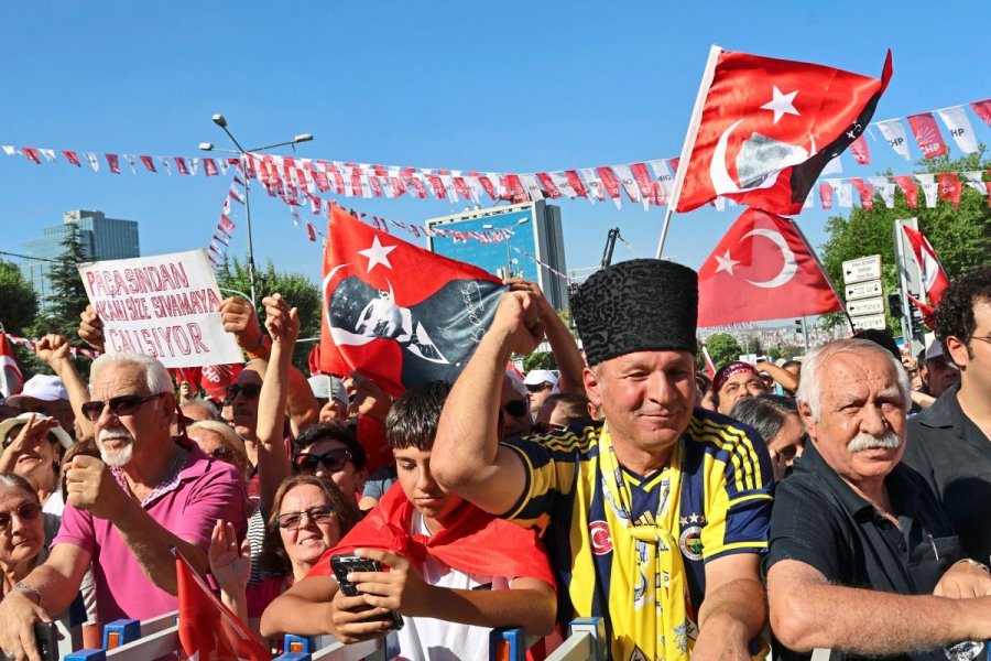 ‘Gjueti shtrigash’ ndaj opozitës turke, autoritetet shkarkojnë përsëri kryetarët e bashkive