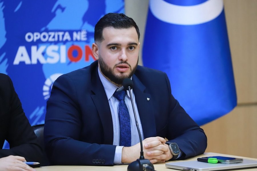 Pse Shqipëria po mbetet peng i betonit dhe tullave?