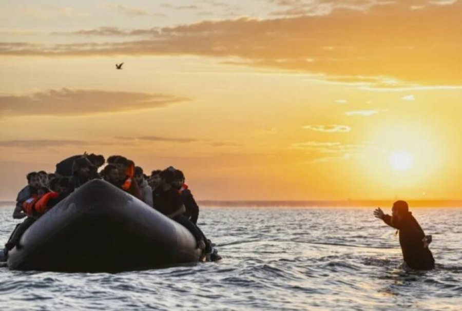 'Po tallen me ligjet tona', Britania zotohet të luftojë bllokimet ligjore që pengojnë largimin e emigrantëve