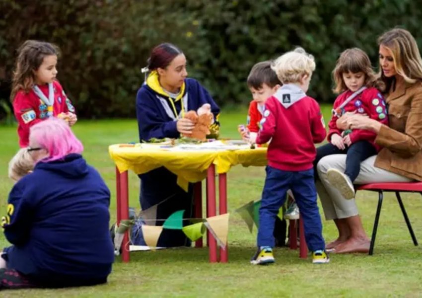 FOTO/ Nga banketi madhështor te momenti i ëmbël, Kate Middleton dhe Melania Trump kalojnë çaste me një grup fëmijësh