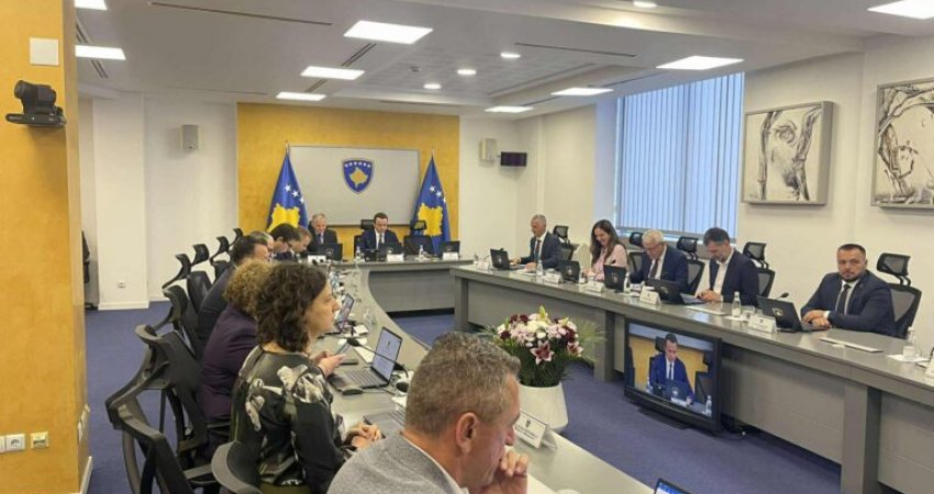 Qeveria në detyrë ndan mbi 2 milionë euro për subvencionimin e teksteve shkollore