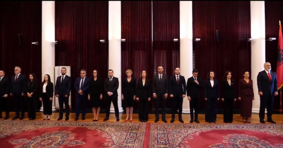 Ministrat si bandë, të gjithë veshur me të zeza/ Begaj i jep ‘bekimin’ qeverisë ‘Rama’, harrohet Diella