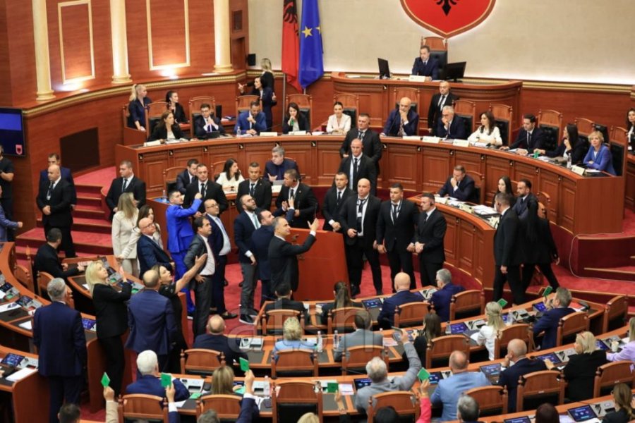 Skandal/ Rama alergji nga demokracia, përjashton kreun e GP të PD që në nisje të parlamentit të ri
