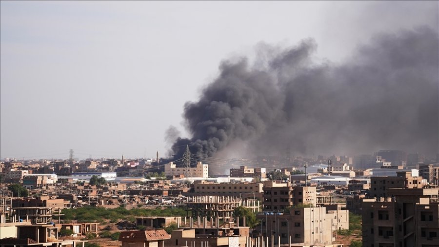 Forcat paramilitare sudaneze shënjestrojnë me dronë civilët në xhami, vriten më shumë se 70 persona