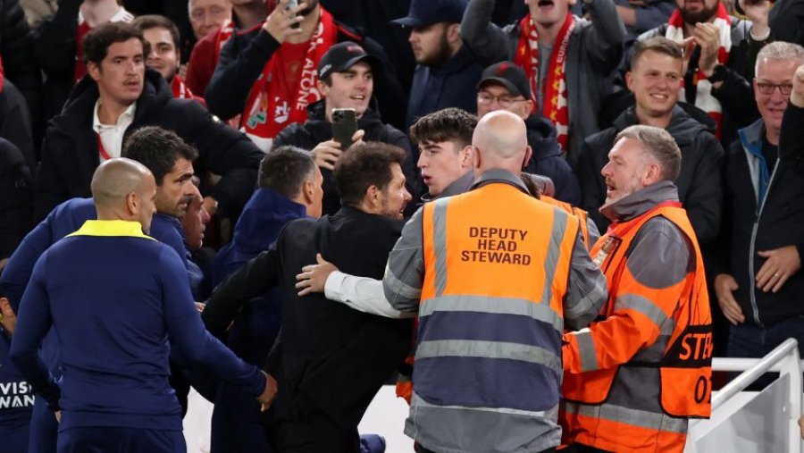 Liverpooli rrezikon të dënohet nga UEFA pas përplasjes së Simeones me tifozin në ‘Anfield’