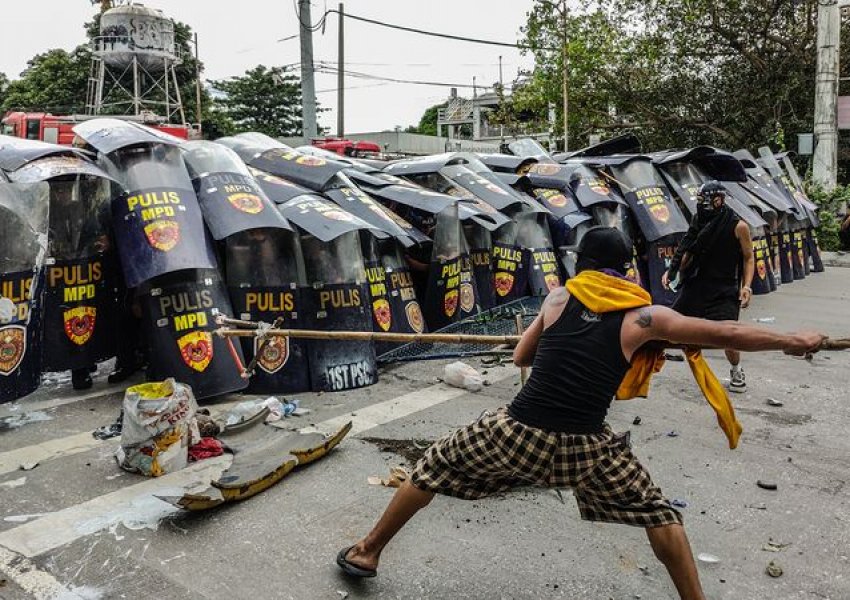 Shpërthen dhuna në protestat kundër korrupsionit në Filipine