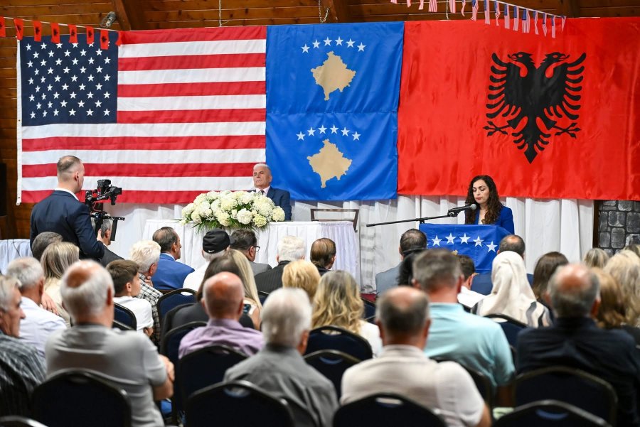 Osmani e nis vizitën në ShBA në takim me diasporën shqiptare