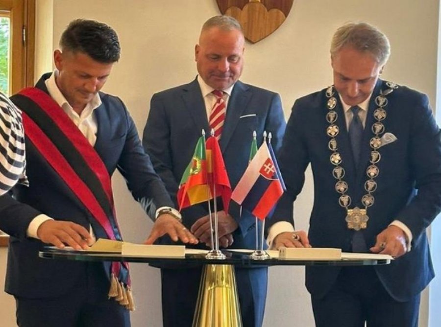FOTO/ Firmoset binjakëzimi mes Mirditës dhe Pezinokut të Sllovakisë. Mëlyshi: Ja 4 fushat e bashkëpunimit
