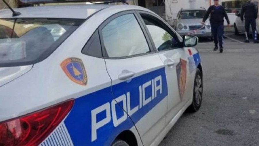 Kapet 20-vjeçari i shpallur në kërkim, tentoi të trafikonte armë duke e fshehur brenda televizorit