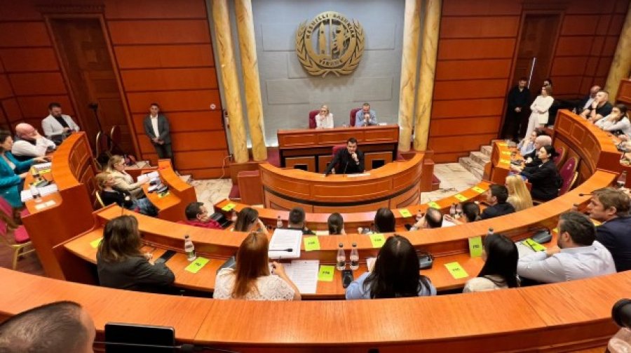 Komisioni i Ligjeve të Bashkisë së Tiranës shtyn për nesër mbledhjen për Veliajn