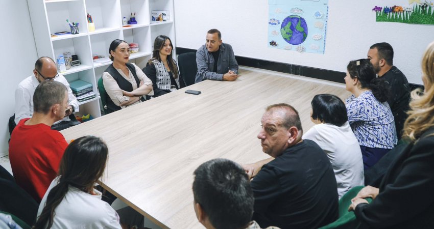 Statovci dhe Ramadani vizitojnë organizatën “Dëshira”: Kujdesi për personat me aftësi të kufizuara është e drejtë themelore