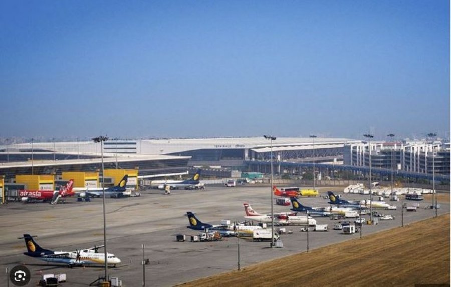 Frika nga telebanët/ Në aeroportin e Delhit 13-vjeçari gjendet i fshehur në rrotat e avionit