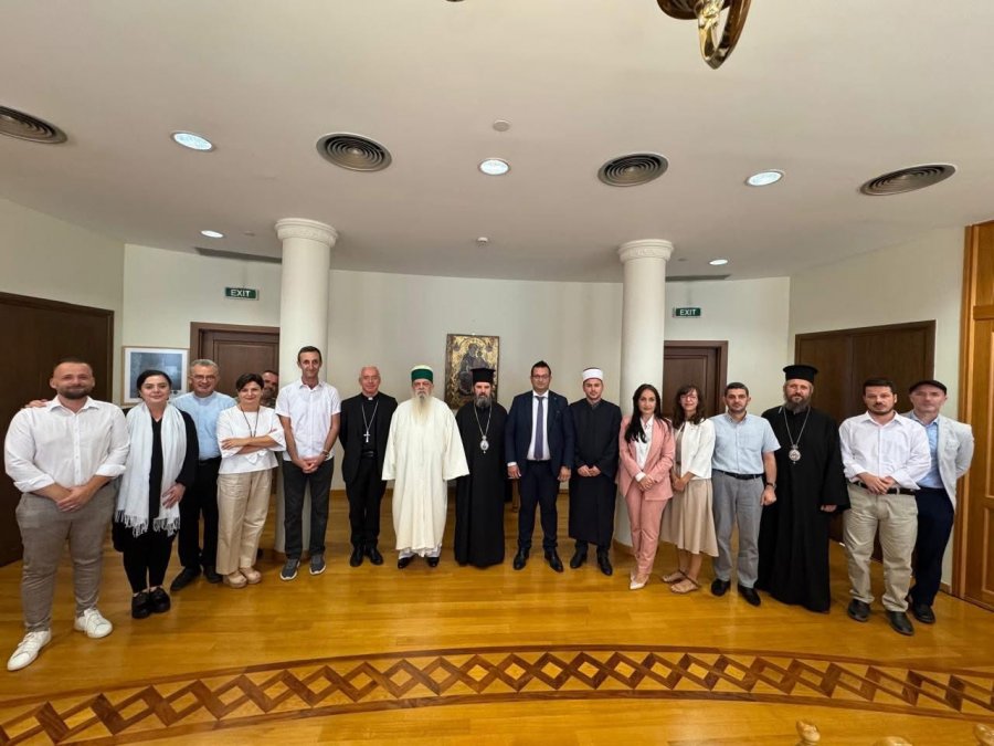 Komunitetet fetare kërkojnë saktësim të përkufizimeve në projektligjin për barazinë gjinore: Familja tradicionale duhet të respektohet!