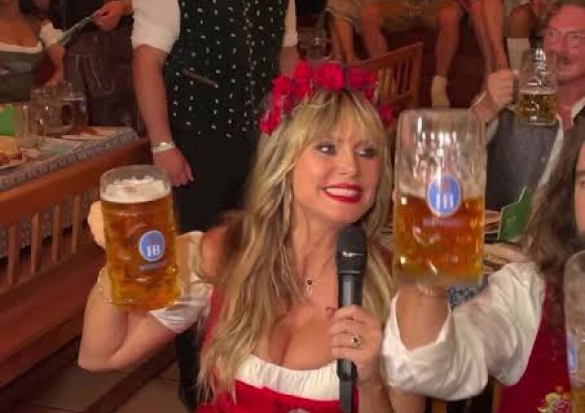 Në Oktoberfestin e Heidi Klumit, birrë pafund dhe 'lederhosen'