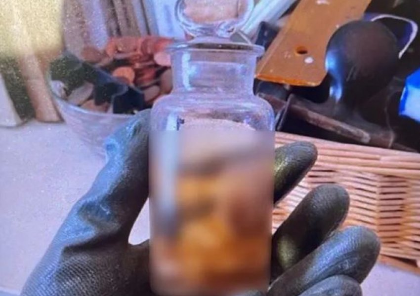 E frikshme në Greqi/ Policia gjen një fetus brenda shishes së qelqit! Ja çfarë thotë autori