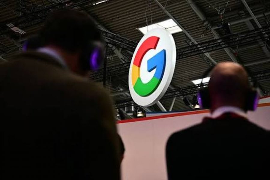 Google u zgjat degën e ullirit konservatorëve pasi kërkon kontrata federale dhe rregulla të favorshme