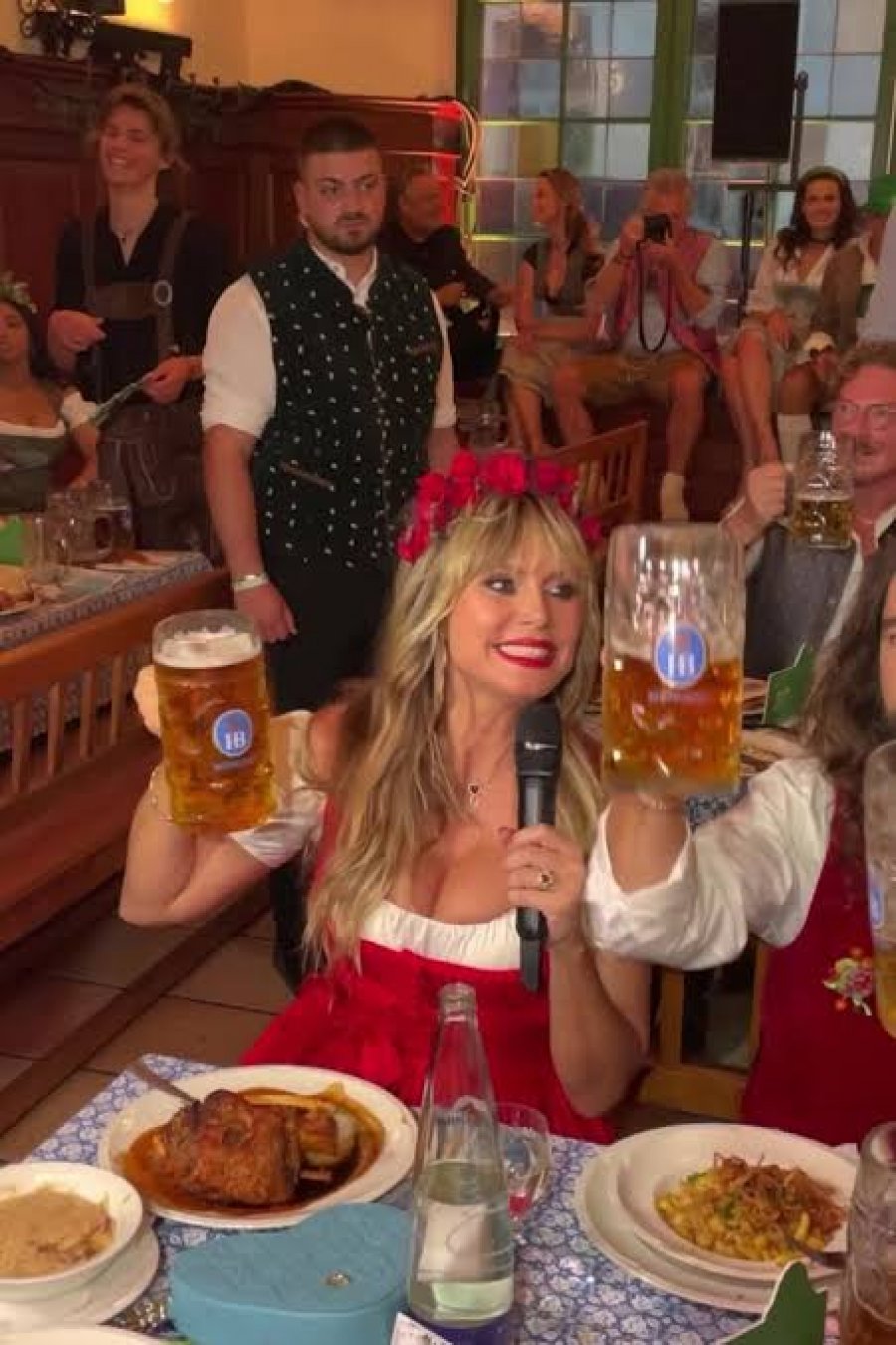 Në Oktoberfestin e Heidi Klumit, birrë pafund dhe 'lederhosen'