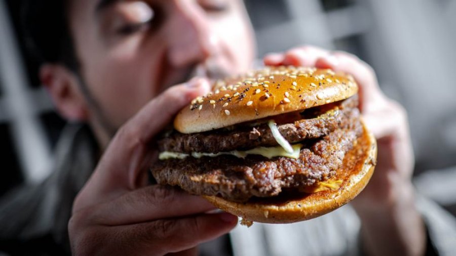 A do t’i lejojë ndonjëherë mishi i laboratorit vegjetarianët të hanë hamburger me mish?!