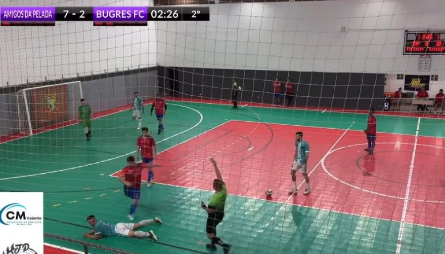 VIDEO/ Ndeshja e futsalit në Brazil përfundon në dhunë të tmerrshme, lojtar goditet me shkelma në kokë