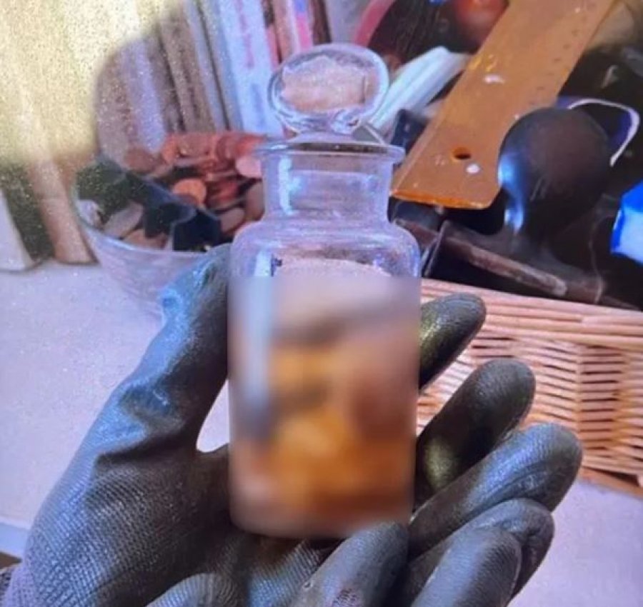 E frikshme në Greqi/ Policia gjen një fetus brenda shishes së qelqit! Ja çfarë thotë autori