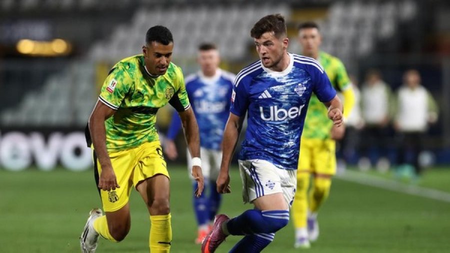 Como mposht Sassuolon dhe shkon në 1/8-at e finales