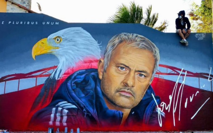 Mural për Mourinho-n: ‘Special One’ me shqiponjën e Benfikës