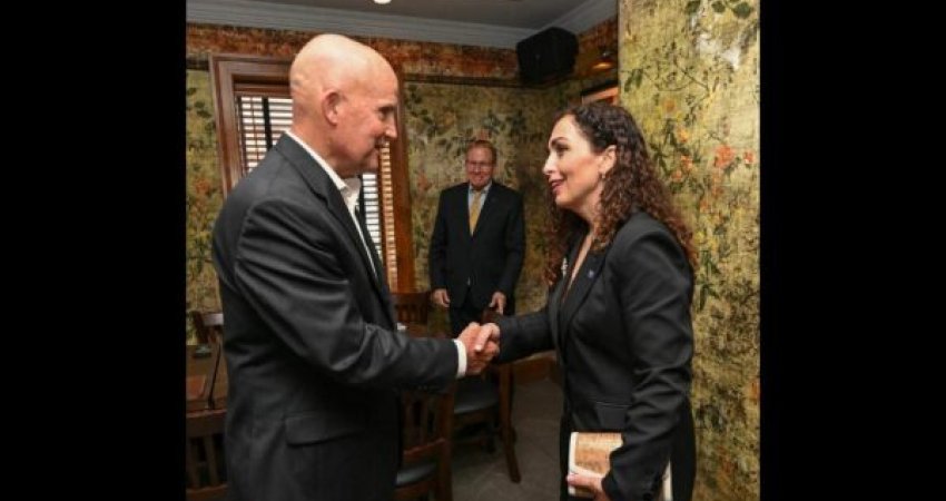 Kongresisti amerikan thotë se presidentja Osmani u takua me Trumpin