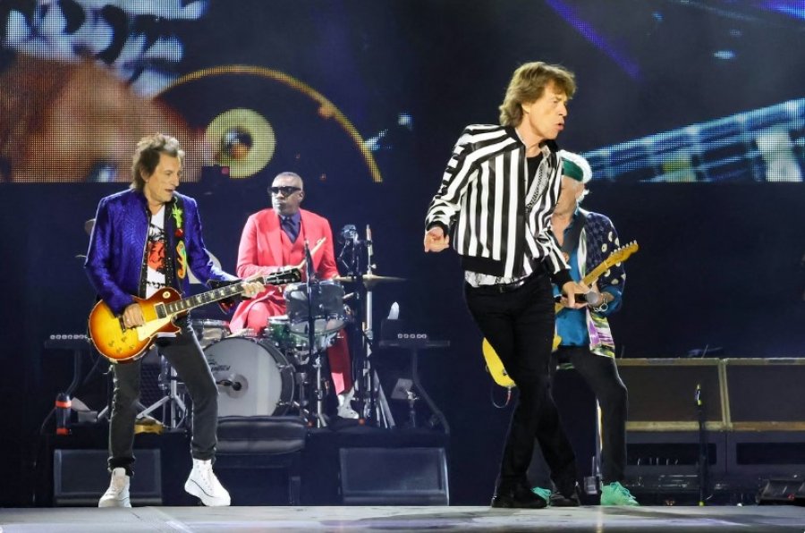 Rolling Stones rikthejnë albumin legjendar “Black and Blue” me një ribotim special