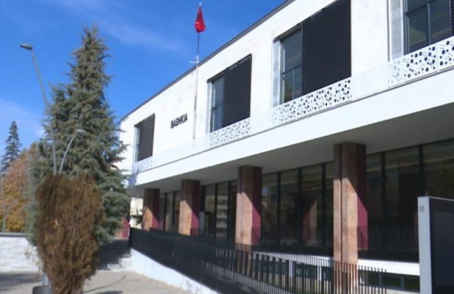 Dorëhiqet Kryetari i Këshillit të Qarkut Korçë Erjon Nexhipi 