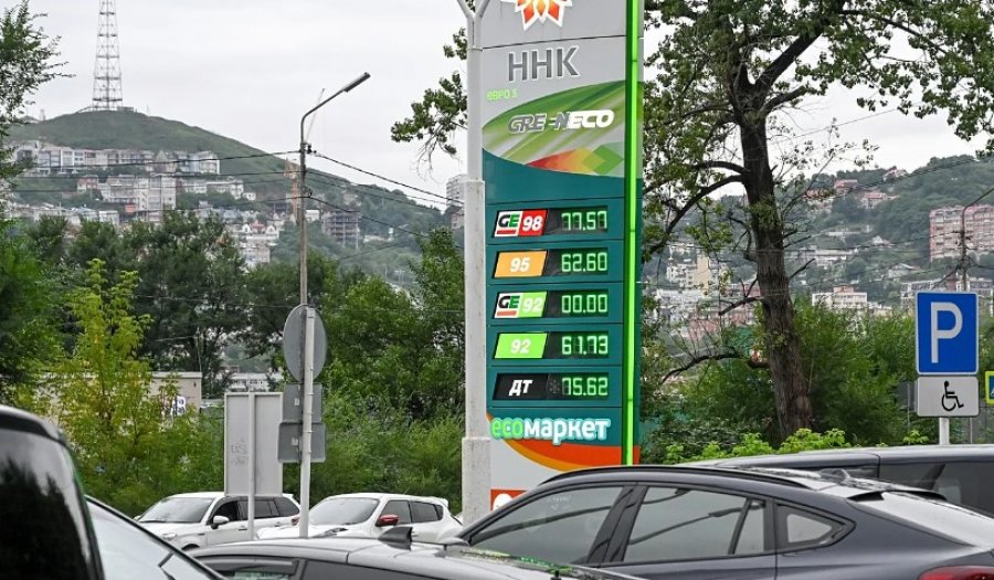 Kremlini ndalon eksportet e benzinës deri në vitin 2026 për shkak të sulmeve të Ukrainës në sektorin e naftës të Rusisë